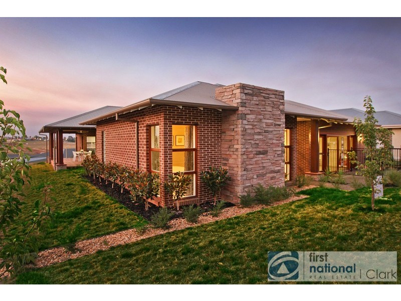 124 Jackson Drive, Drouin VIC 3818