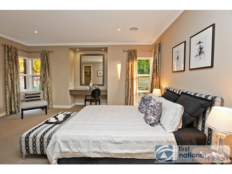 124 Jackson Drive, Drouin VIC 3818