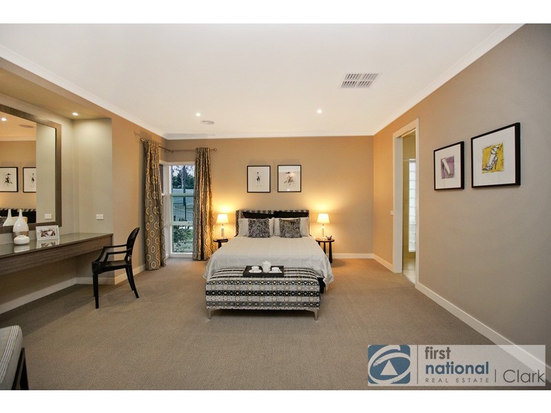 124 Jackson Drive, Drouin VIC 3818