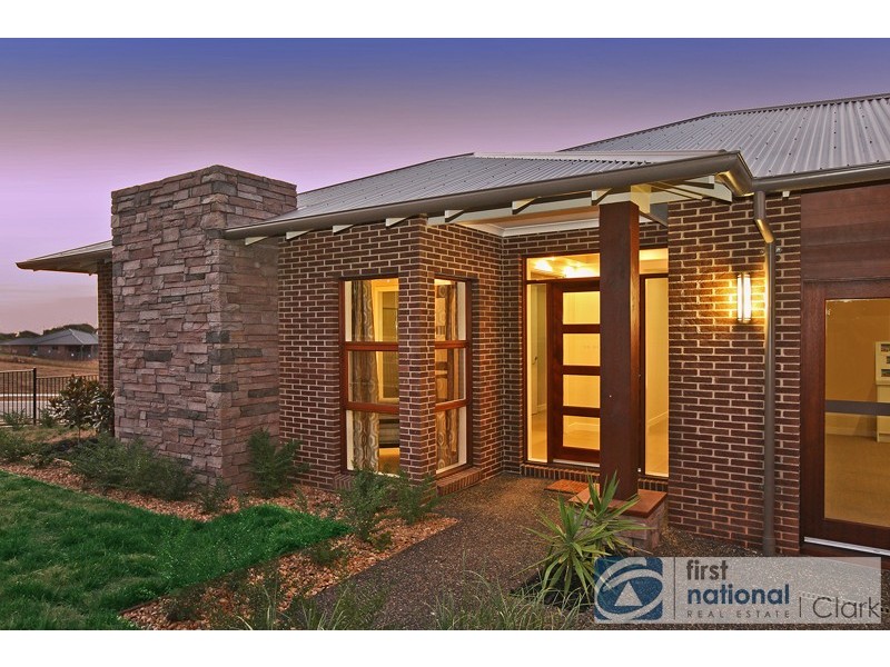 124 Jackson Drive, Drouin VIC 3818