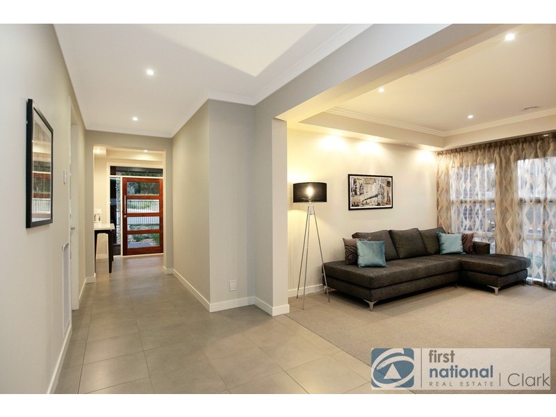 124 Jackson Drive, Drouin VIC 3818