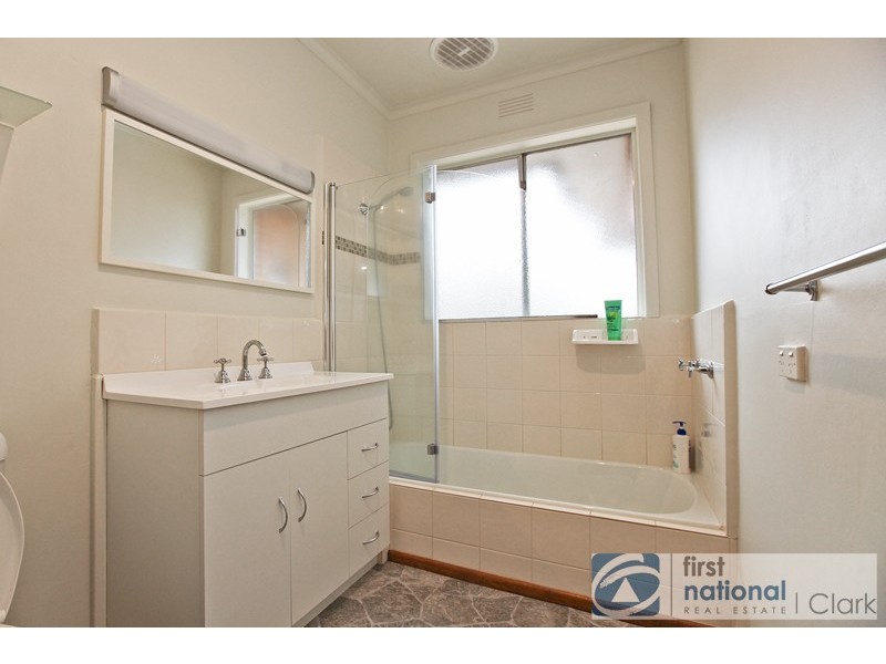 16 Sinclair Street, Warragul VIC 3820