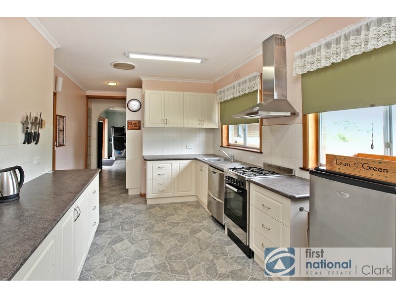 16 Sinclair Street, Warragul VIC 3820