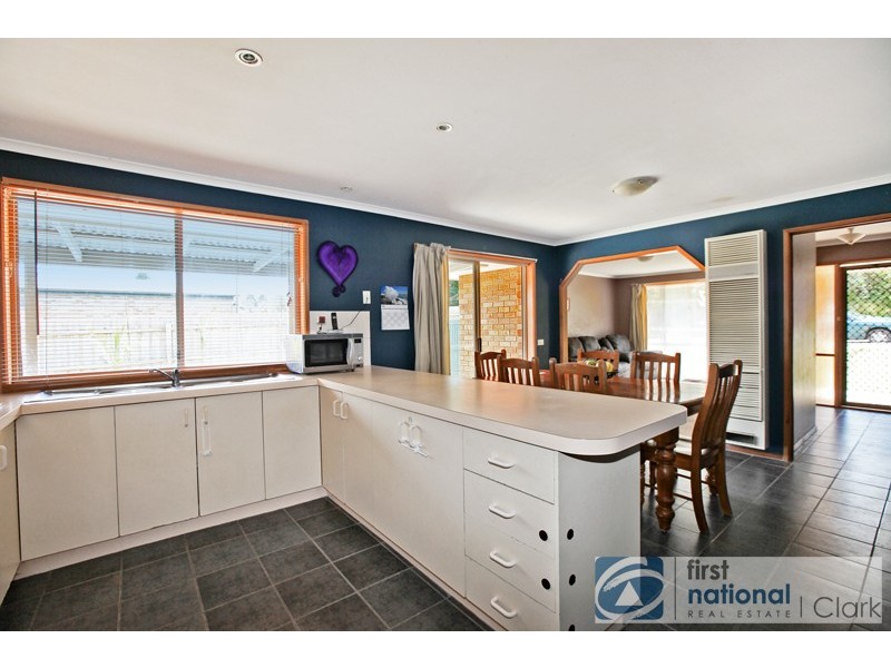 33 Railway Avenue, Drouin VIC 3818
