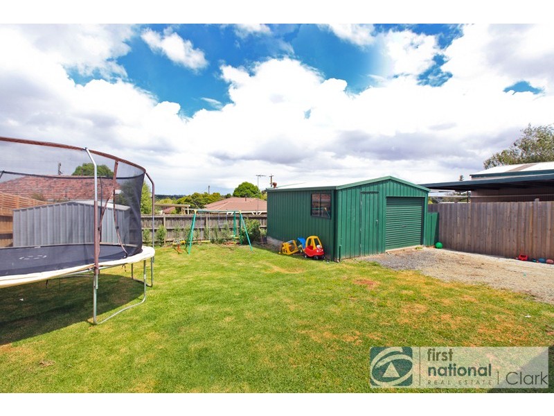33 Railway Avenue, Drouin VIC 3818