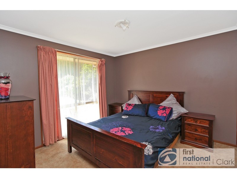 33 Railway Avenue, Drouin VIC 3818