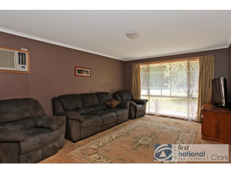 33 Railway Avenue, Drouin VIC 3818
