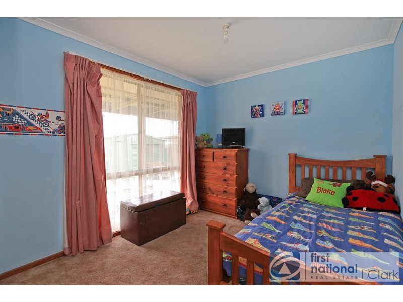 33 Railway Avenue, Drouin VIC 3818