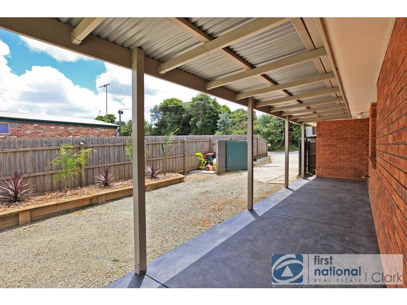 33 Railway Avenue, Drouin VIC 3818