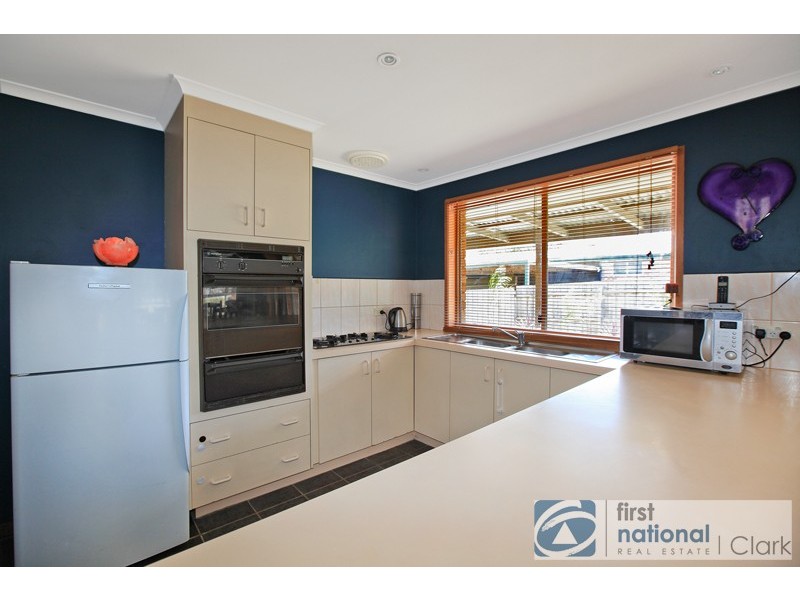 33 Railway Avenue, Drouin VIC 3818