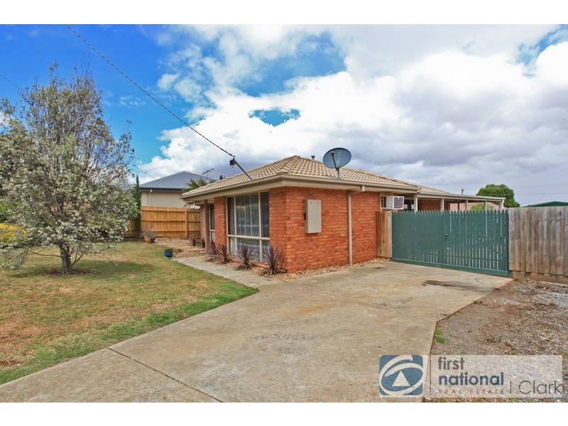 33 Railway Avenue, Drouin VIC 3818
