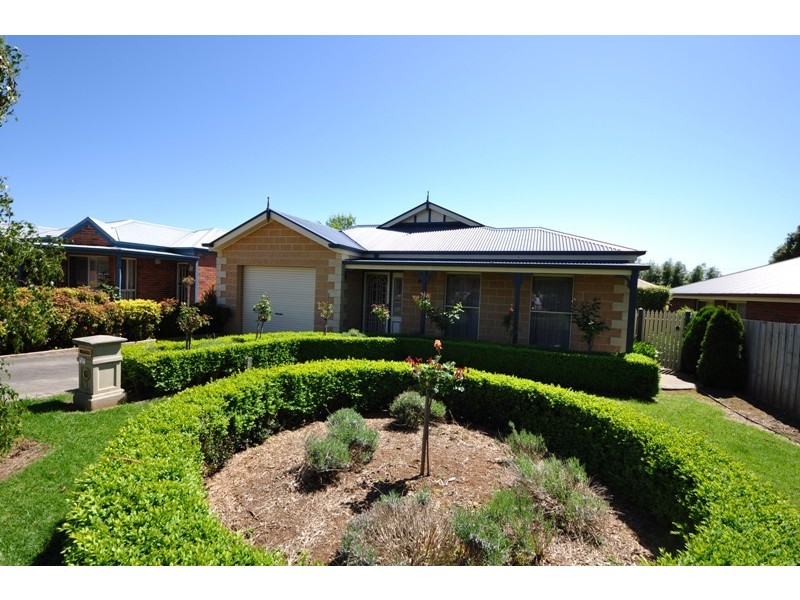 4 Rees Close, Drouin VIC 3818