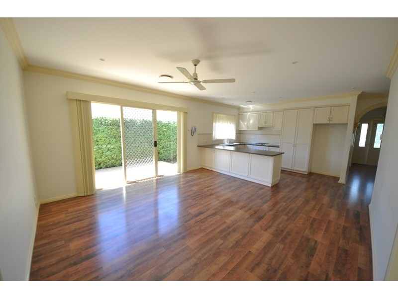 4 Rees Close, Drouin VIC 3818