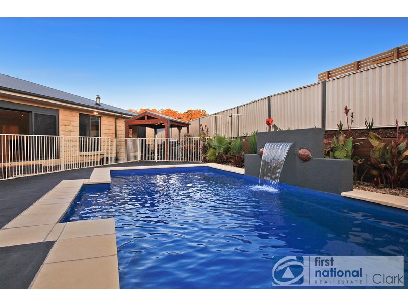 1 Crystal Court, Drouin VIC 3818