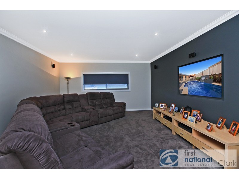 1 Crystal Court, Drouin VIC 3818