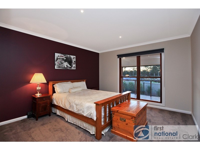 1 Crystal Court, Drouin VIC 3818