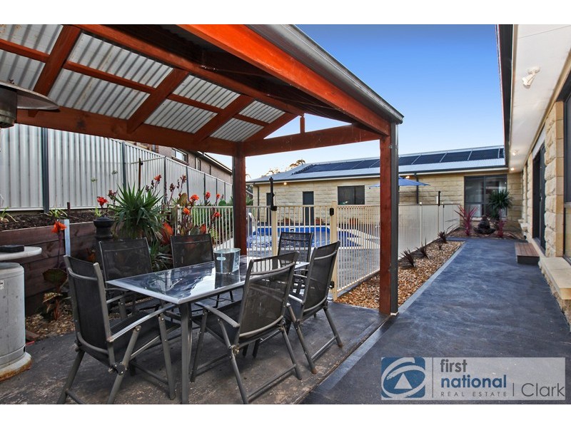 1 Crystal Court, Drouin VIC 3818