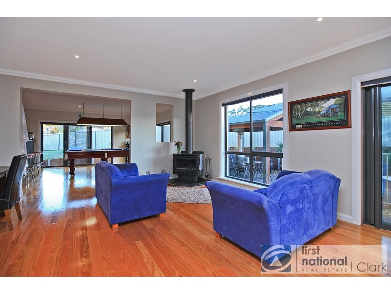 1 Crystal Court, Drouin VIC 3818