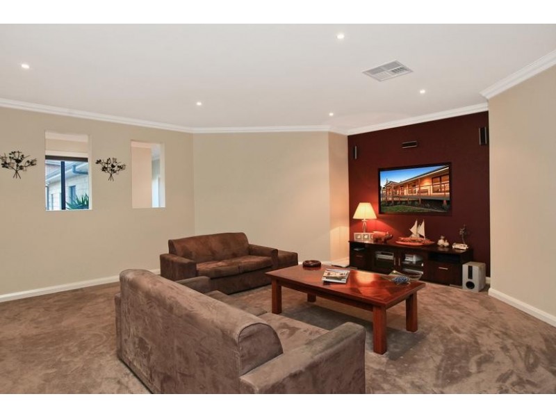 1 Crystal Court, Drouin VIC 3818