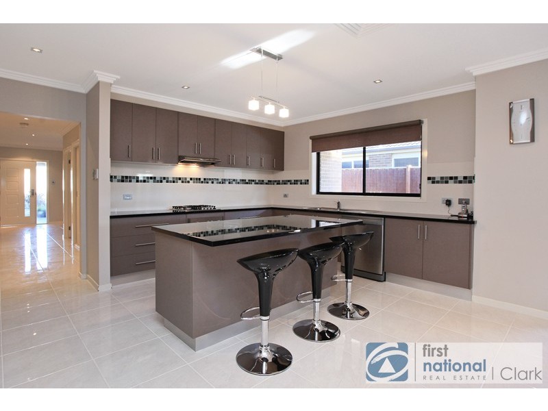 10 Lyndhurst Square, Drouin VIC 3818