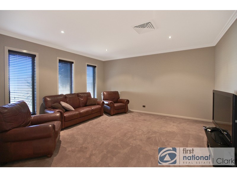 10 Lyndhurst Square, Drouin VIC 3818