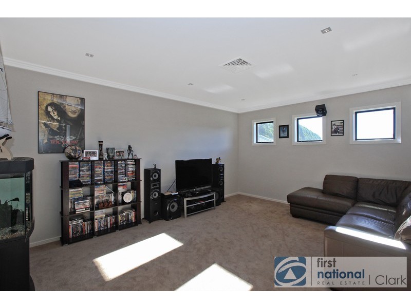 10 Lyndhurst Square, Drouin VIC 3818