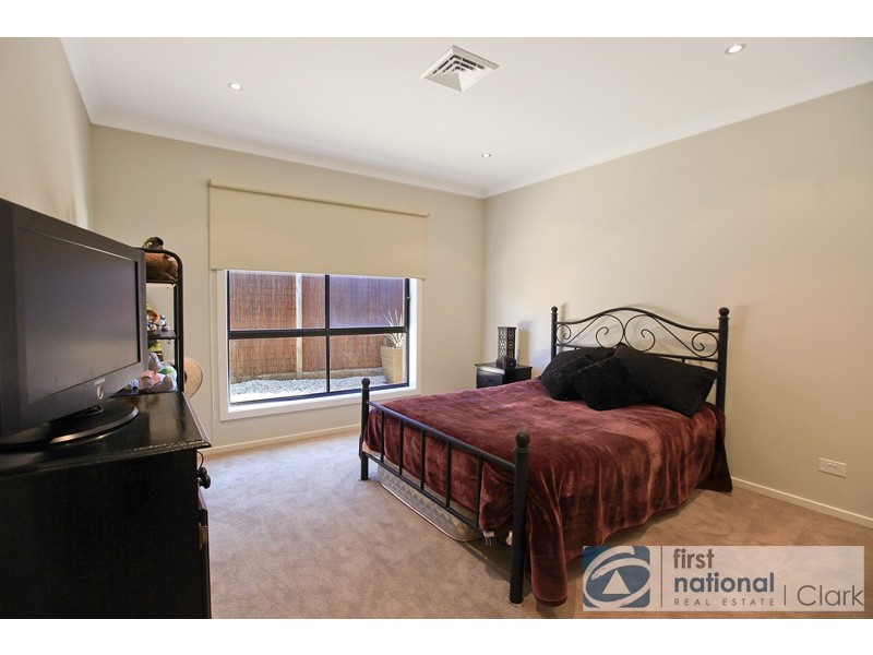 10 Lyndhurst Square, Drouin VIC 3818