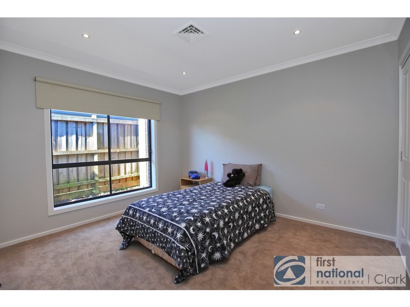 10 Lyndhurst Square, Drouin VIC 3818