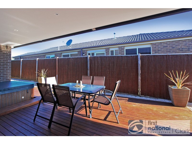 10 Lyndhurst Square, Drouin VIC 3818