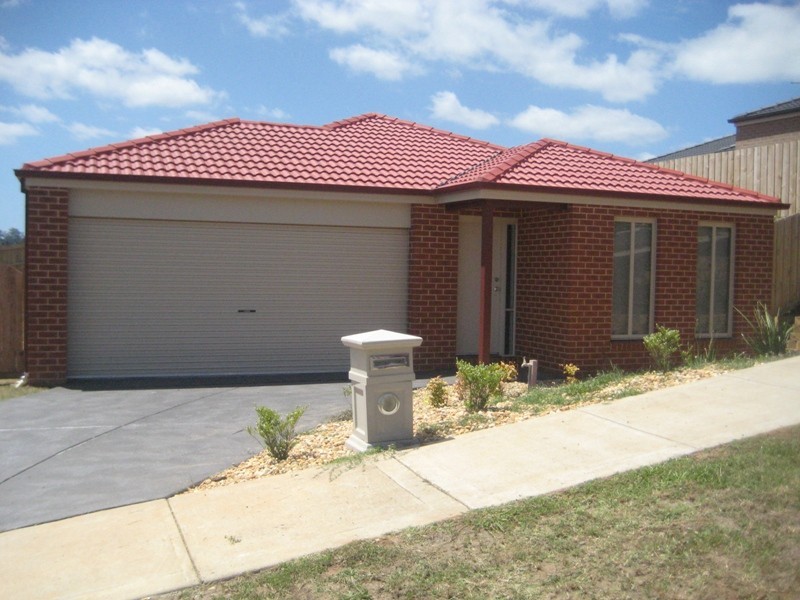 9 Wordsworth Court, Drouin VIC 3818