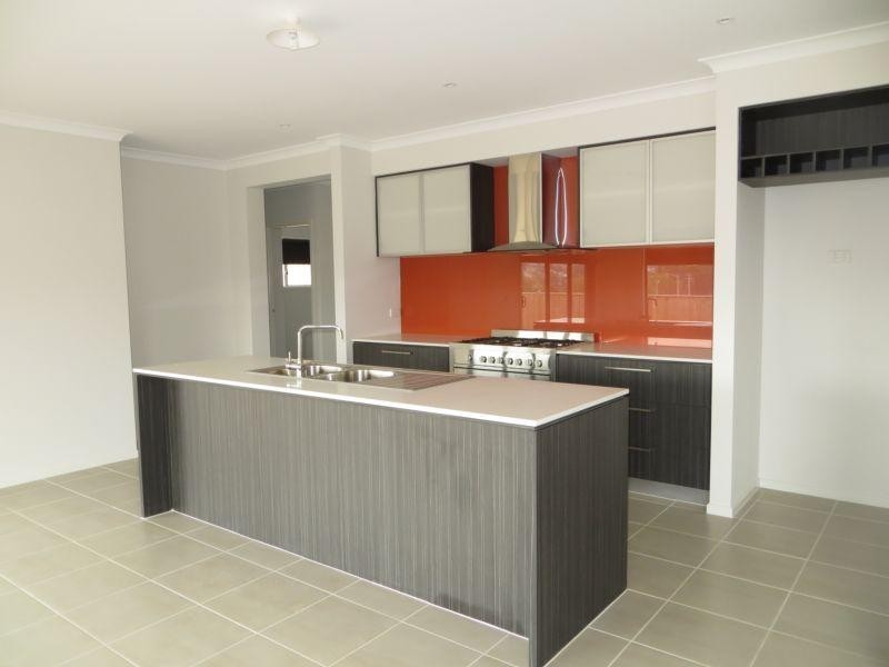 15 Sandstock Drive, Warragul VIC 3820