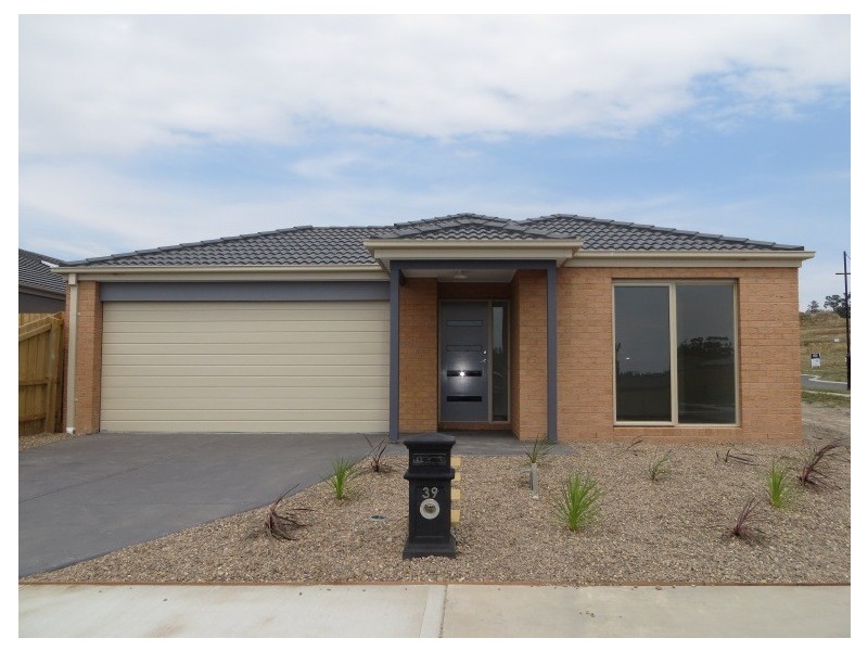 39 Summerhill Boulevard, Drouin VIC 3818