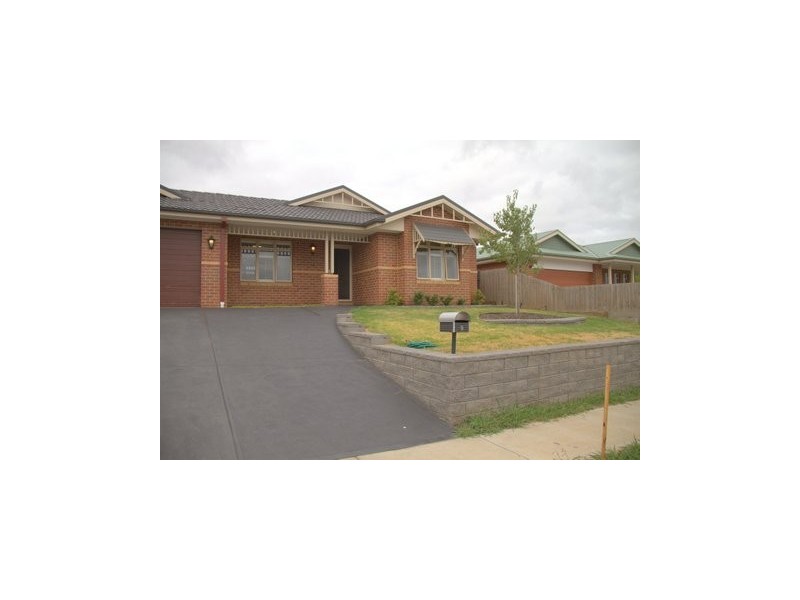 9 Chiswick Crescent, Drouin VIC 3818