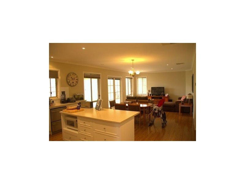 9 Chiswick Crescent, Drouin VIC 3818