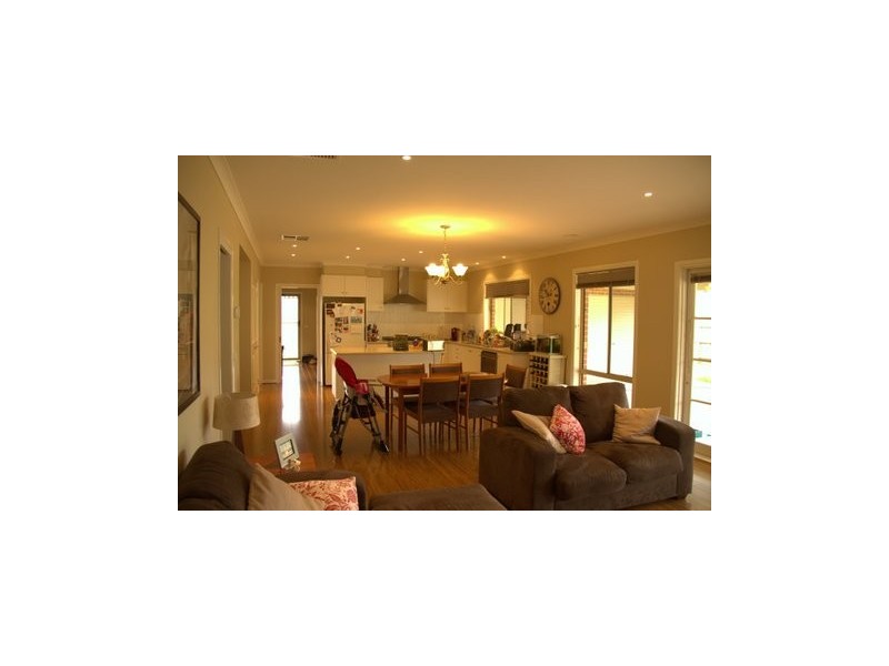 9 Chiswick Crescent, Drouin VIC 3818