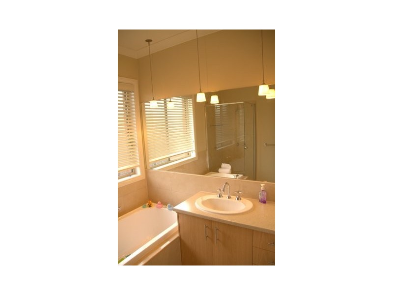 9 Chiswick Crescent, Drouin VIC 3818