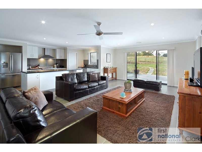 4 Oxley Court, Drouin VIC 3818