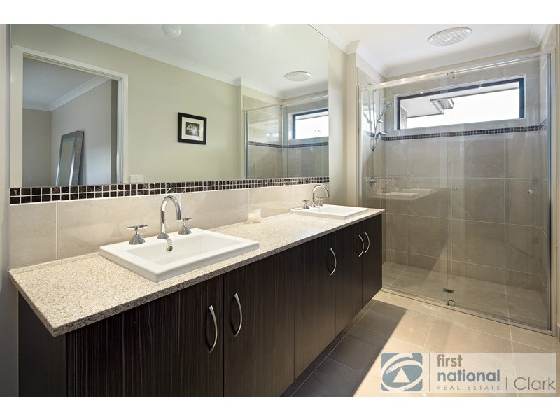 4 Oxley Court, Drouin VIC 3818