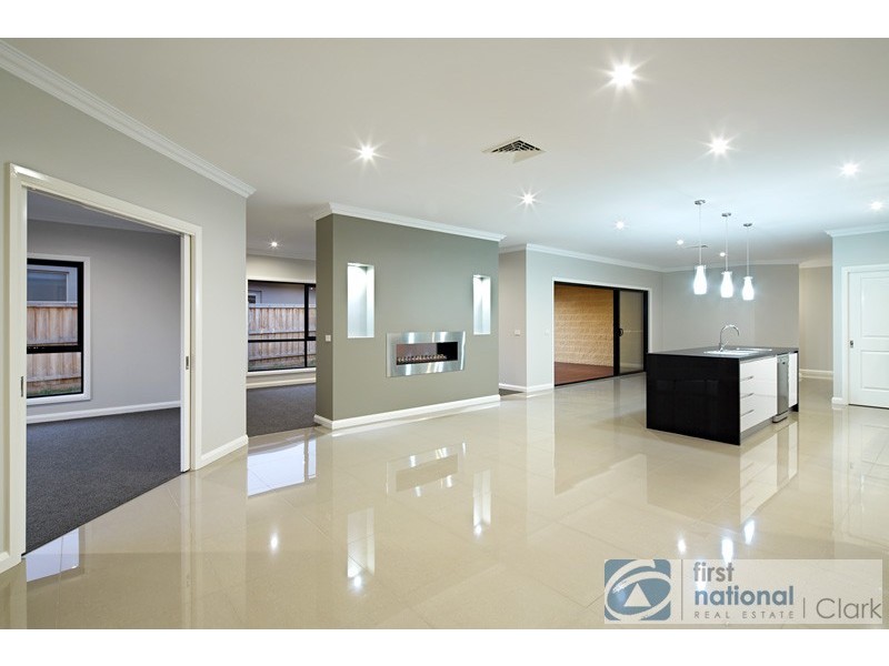 13 Kensington Drive, Warragul VIC 3820