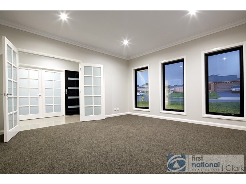 13 Kensington Drive, Warragul VIC 3820