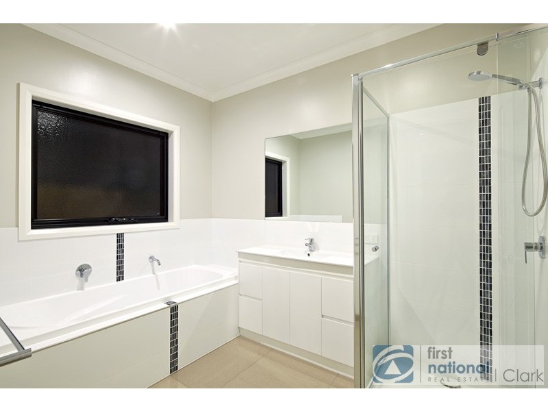 13 Kensington Drive, Warragul VIC 3820