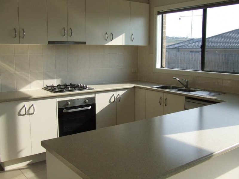 34 Summerhill Blvd, Drouin VIC 3818