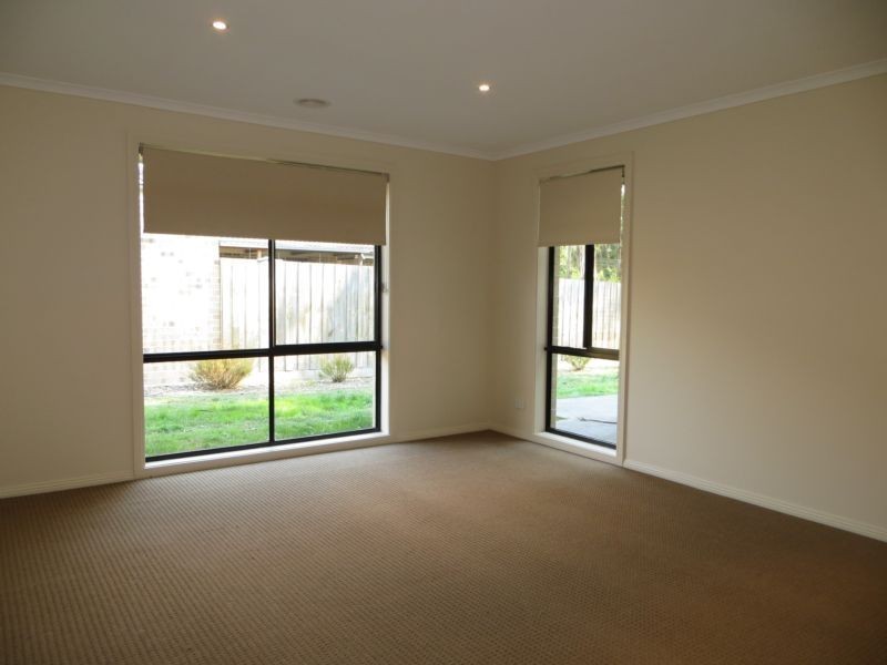 14 Miller Close, Drouin VIC 3818