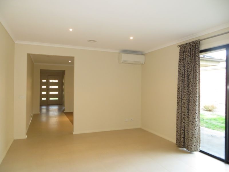 14 Miller Close, Drouin VIC 3818