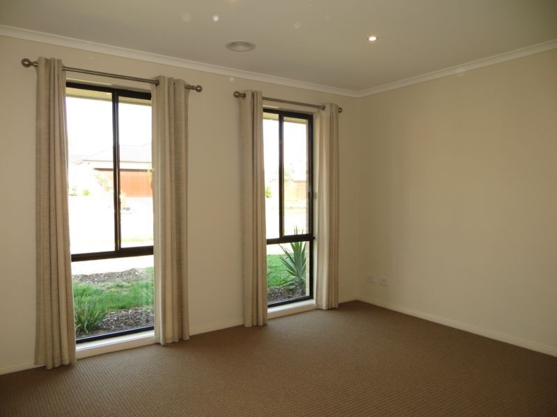 14 Miller Close, Drouin VIC 3818