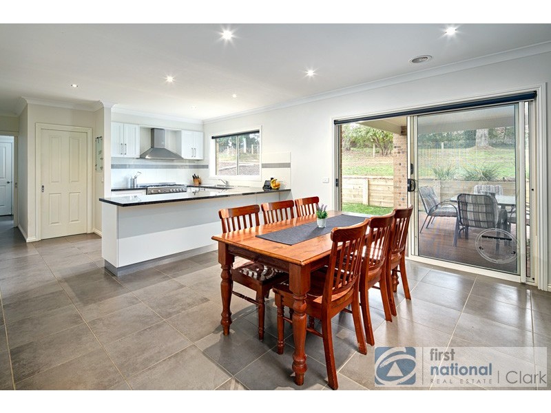 60 Kamanari Court, Drouin VIC 3818