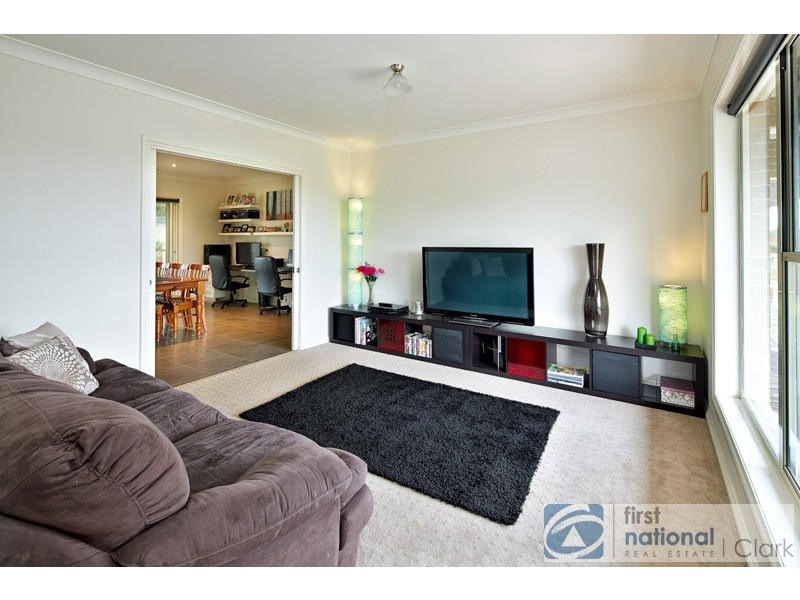 60 Kamanari Court, Drouin VIC 3818