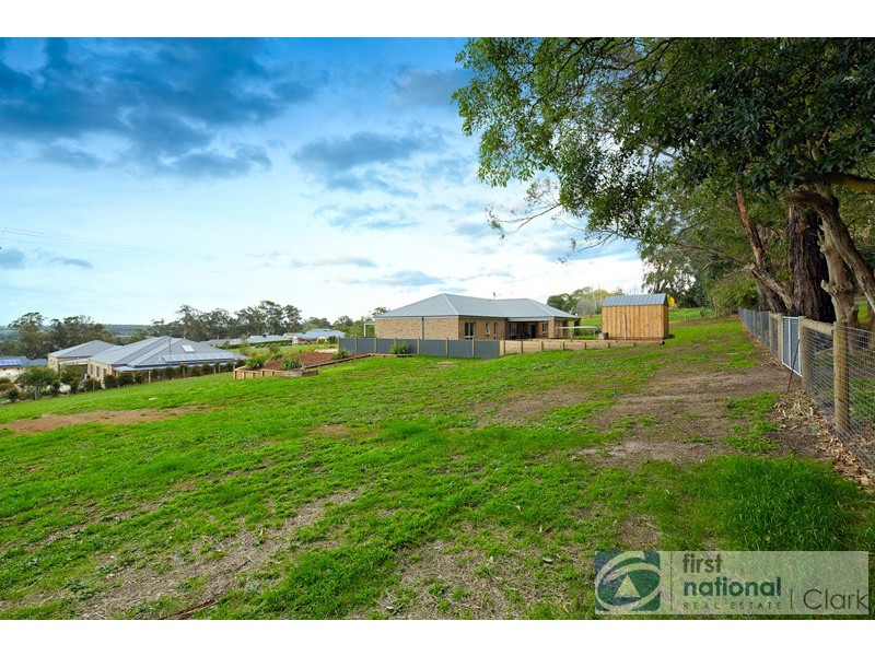 60 Kamanari Court, Drouin VIC 3818