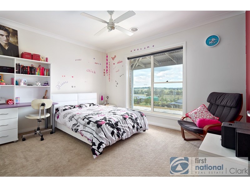 60 Kamanari Court, Drouin VIC 3818