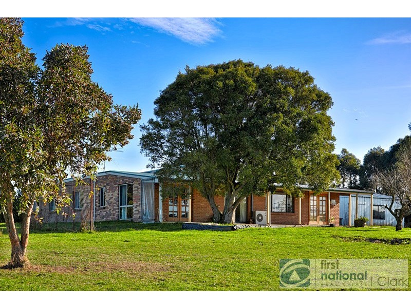 155 Clarke and Barr Road, Jindivick VIC 3818